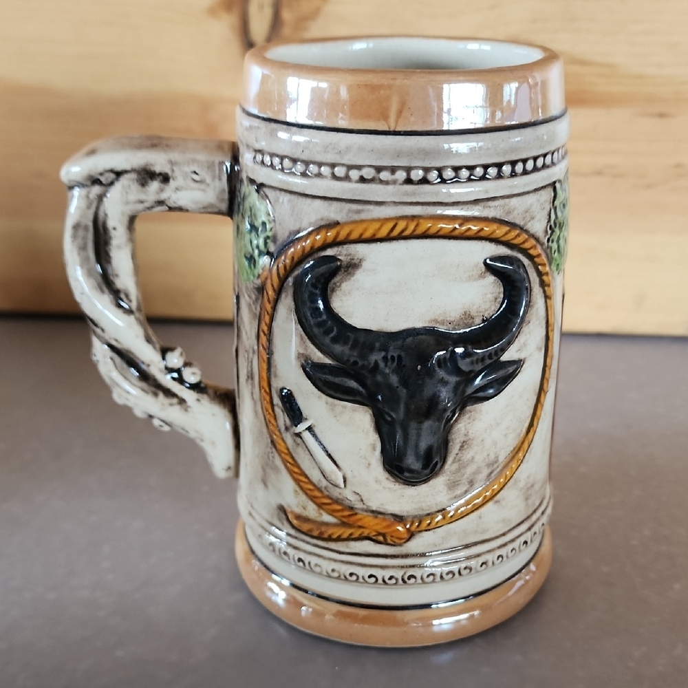 Texas Ceramic Souvenir Beer Stein - Yellow & Blue - Picture 3 of 13